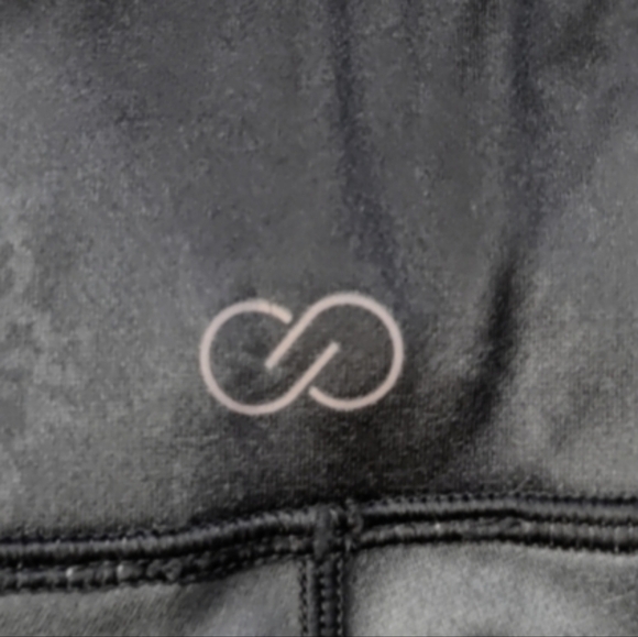 Cala by Carrie Underwoof - Picture 4 of 5